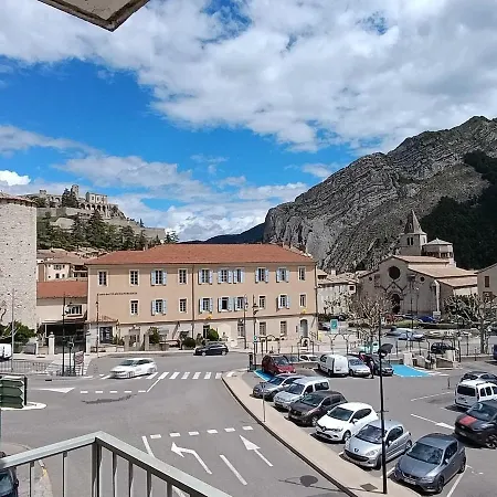 Vue D'exception Citadelle Et Rocher De La Baume * 锡斯特龙