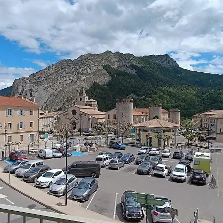 Vue D'exception Citadelle Et Rocher De La Baume